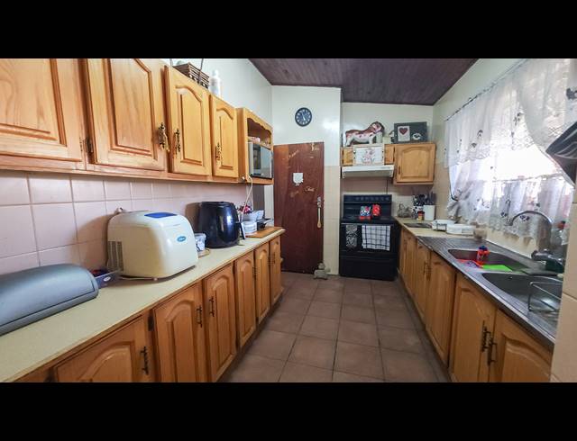3 BEDROOM HOUSE FOR SALE IN SASOLBURG EXT 5